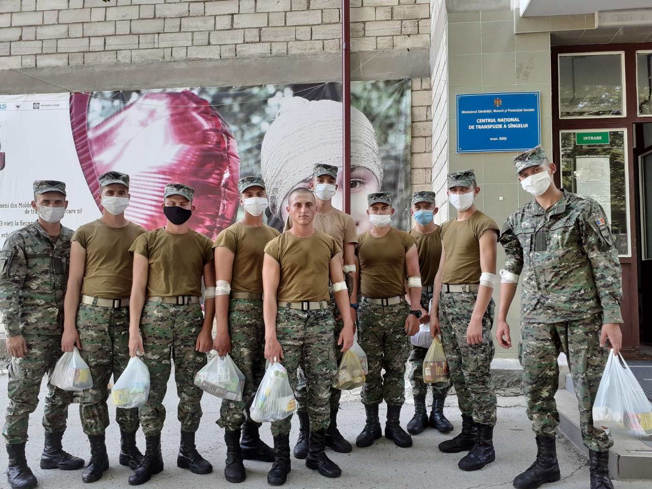 Пынзарь: Военные продолжают помогать людям, становясь донорами плазмы крови