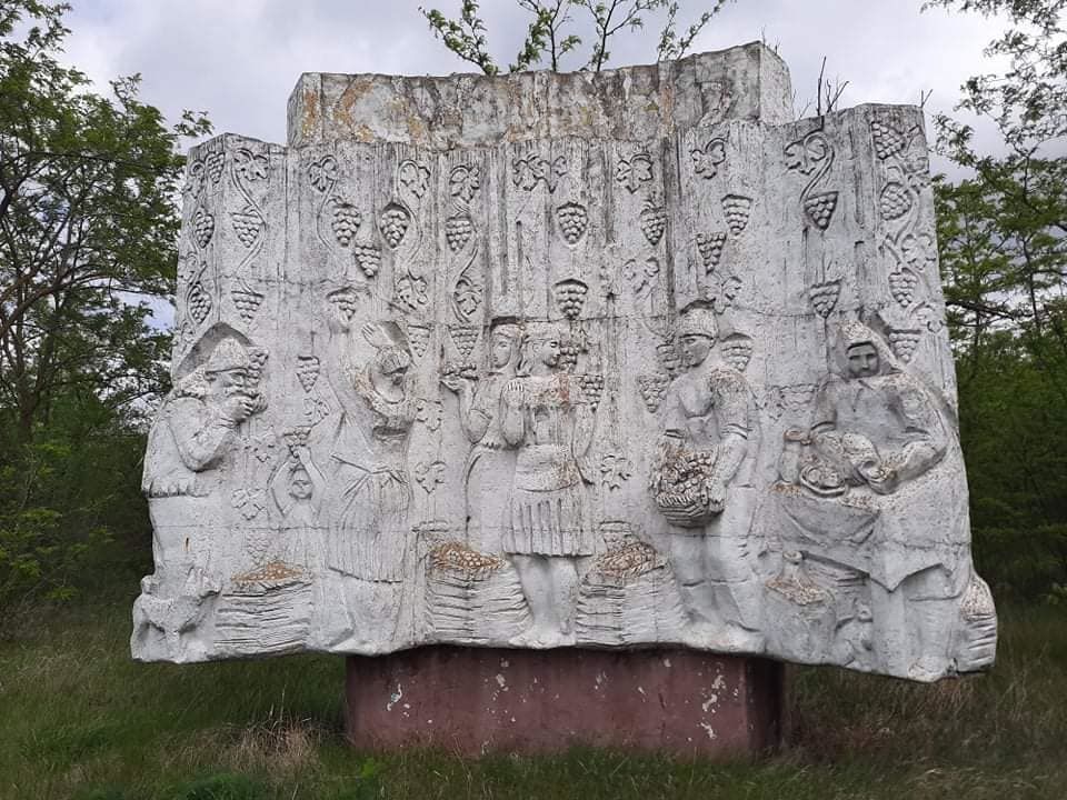 В Каушанах отреставрировали памятник, установленный более полувека назад