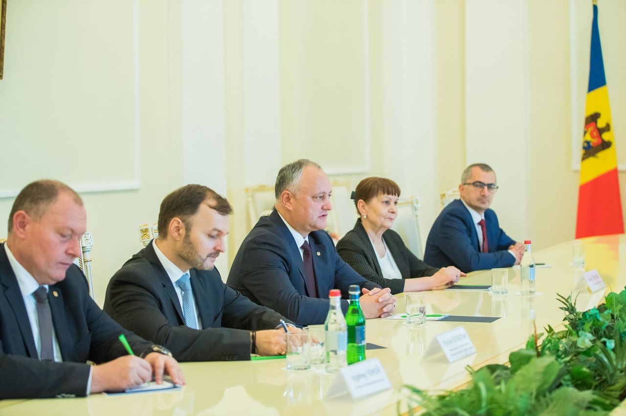 Додон пригласил премьера Армении совершить официальный визит в Молдову