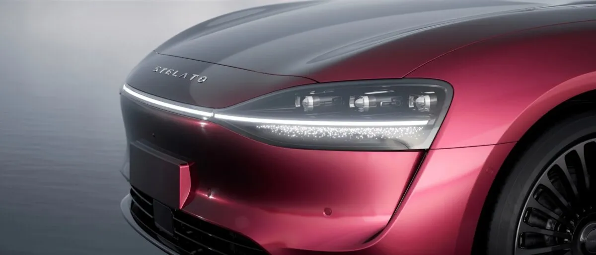 Huawei показала свой новый электромобиль: доступный аналог Tesla Model S