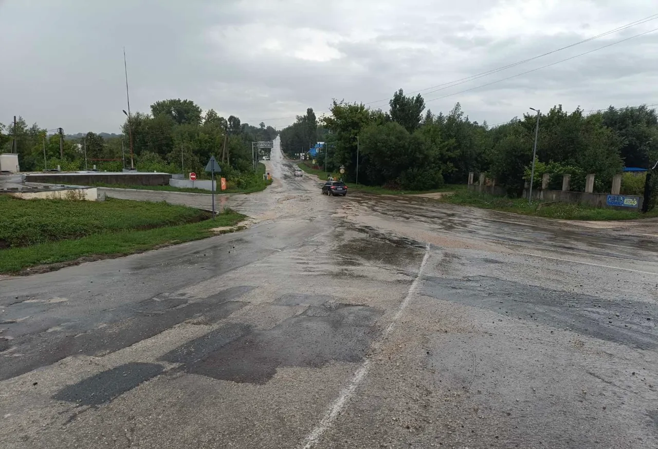 Drumarii continuă să elimine consecințele furtunii