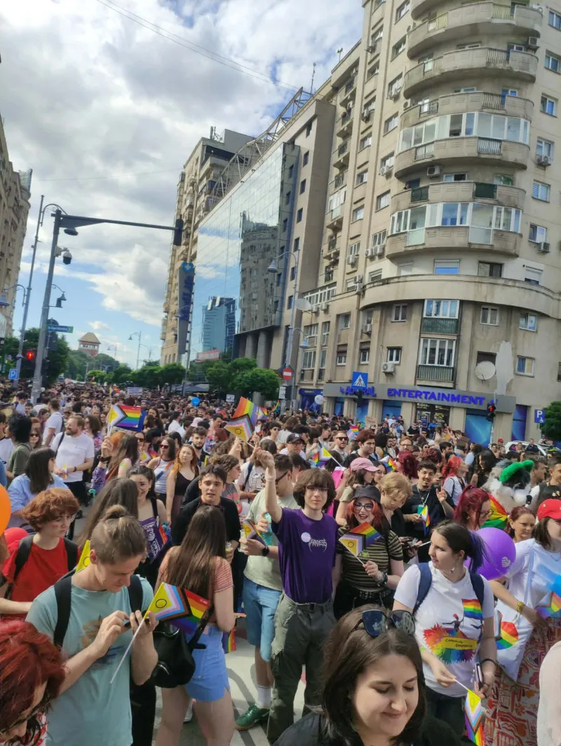 В Бухаресте в один день прошли ЛГБТ-прайд и «Марш нормальности»