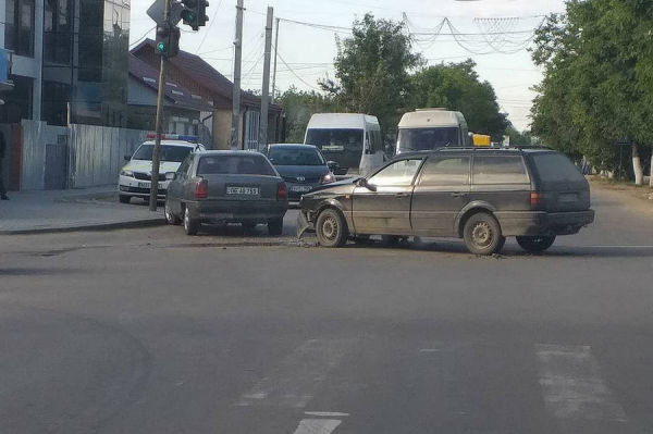 На перекрестке в Комрате столкнулись два автомобиля