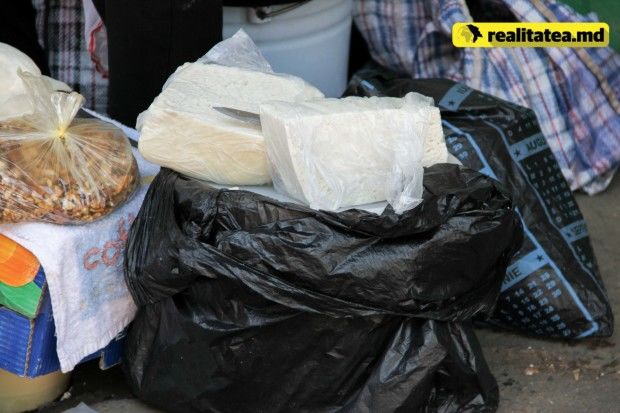 Журналисты показали антисанитарные условия на центральном рынке