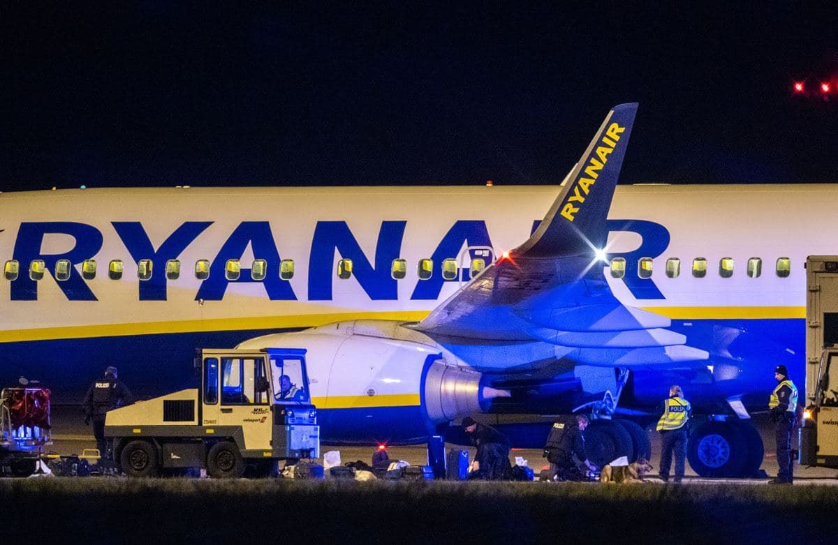 Ещё один "заминированный" самолёт Ryanair экстренно посадили в Европе