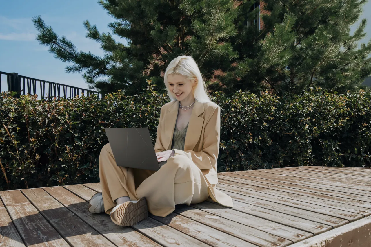 ASUS Zenbook S 16 — мощный рабочий инструмент с функцией ИИ в корпусе ультрабука