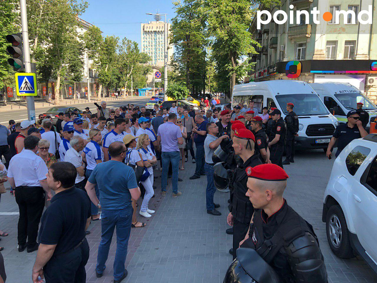 Ренато Усатого доставили в прокуратуру