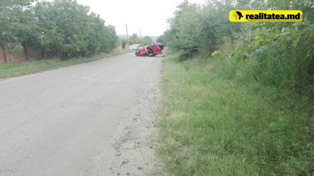 В Яловенском районе в результате ДТП опрокинулся автомобиль