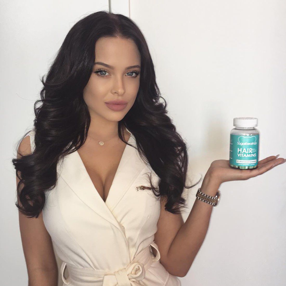Двойник Анджелины Джоли стремительно покоряет Instagram