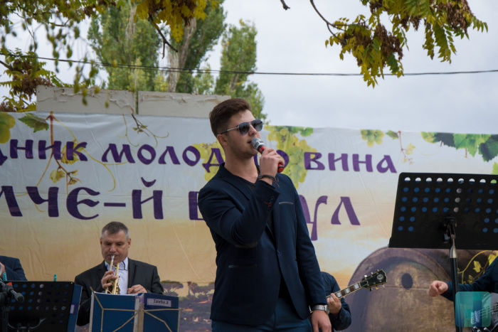 В День города в Тирасполе прошел слет байкеров и парад невест