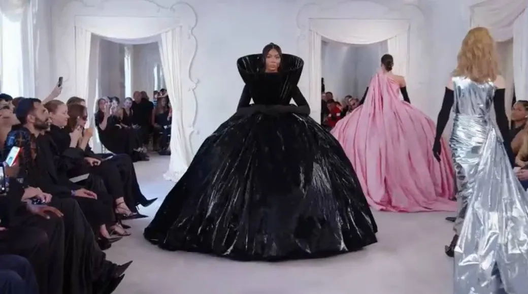 Рената Литвинова стала моделью Balenciaga и прошла по подиуму перед Земфирой