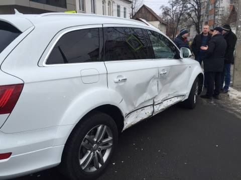 В Кишиневе столкнулись сразу три автомобиля