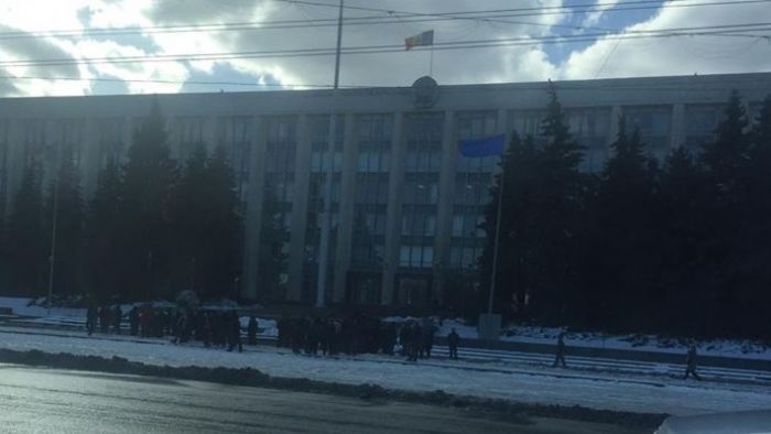 Protest la Guvern: Vânzatorii cer să lucreze în baza patentei