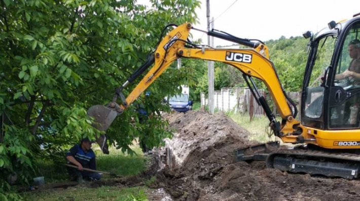 Житель Кодру показал изношенное состояние водопроводных труб