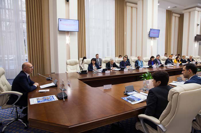 Филип: Мы обязаны построить страну счастливых детей
