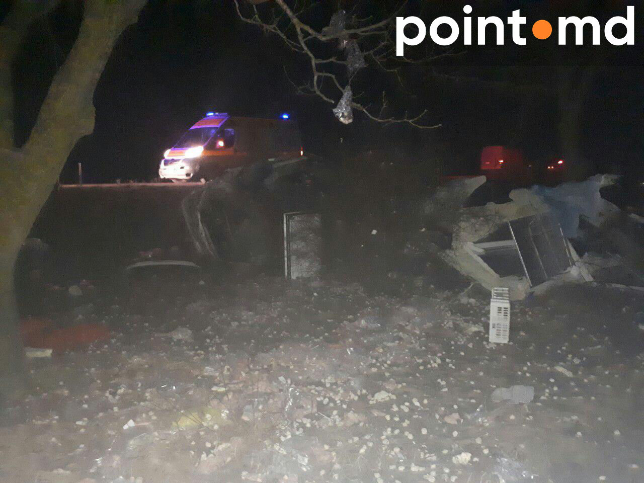 В Цынцерень в результате ДТП перевернулся автомобиль