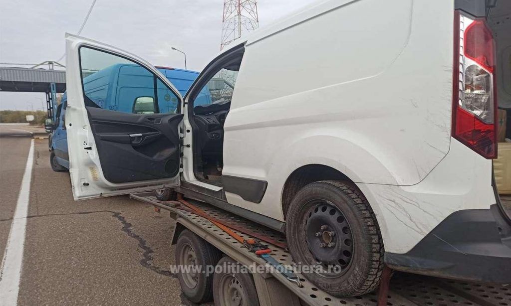 На границе с Румынией в микроавтобусе гражданина Молдовы нашли патроны