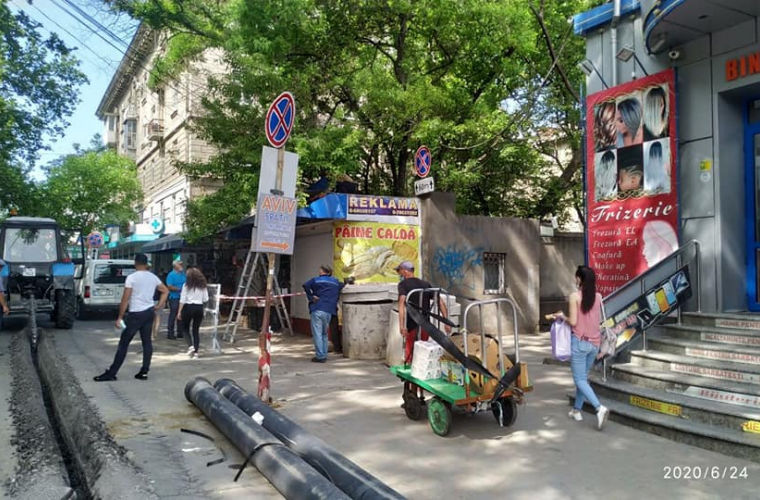В Кишиневе продолжается снос киосков