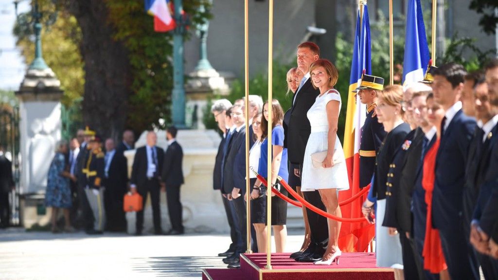 Primele Doamne ale Franței și României s-au întâlnit la București. S-au întrecut în eleganță