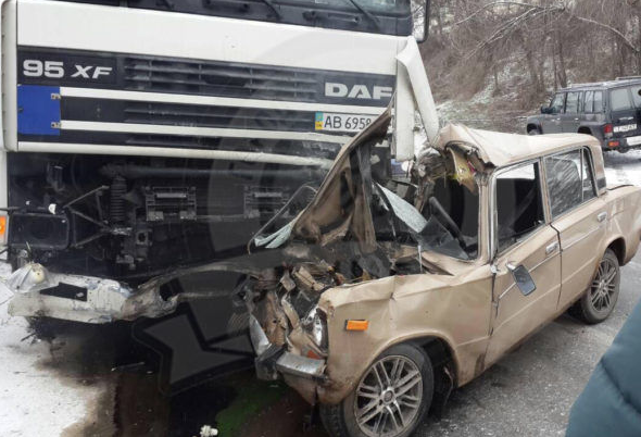 Haos în Capitală din cauza ninsorii: Peste 40 de accidente. Un șofer a murit