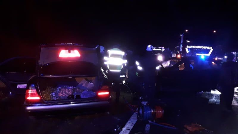 Спасатели освободили 4 человек, которых зажало в поврежденных в ДТП авто