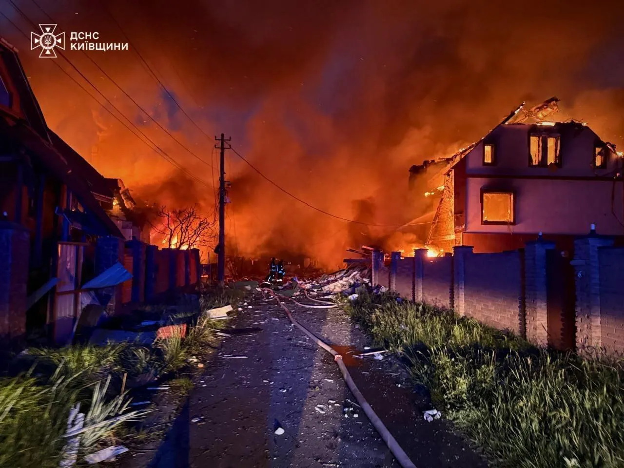 Un atac rusesc nocturn a provocat mai multe pierderi de vieți omenești și persoane rănite în Ucraina