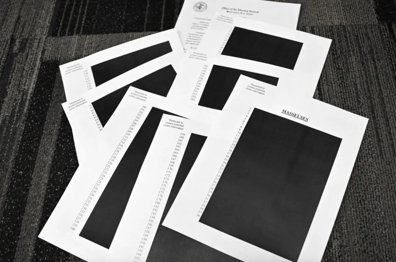 550 de pagini din documentele făcute publice în cazul Epstein au fost complet cenzurate