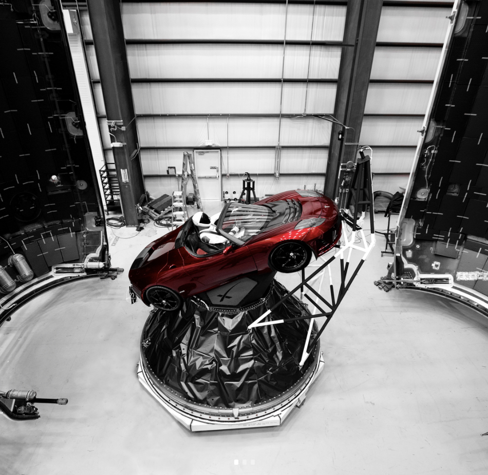 Маск впервые запустил к Марсу частную сверхтяжелую ракету Falcon Heavy