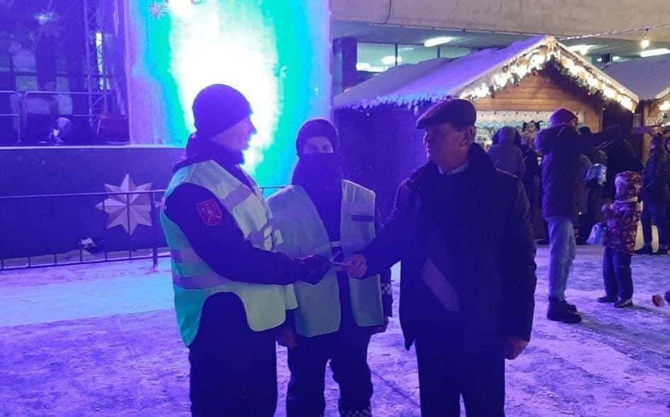 На ярмарке в Кишиневе карабинеры помогли потерявшимся детям найти родителей