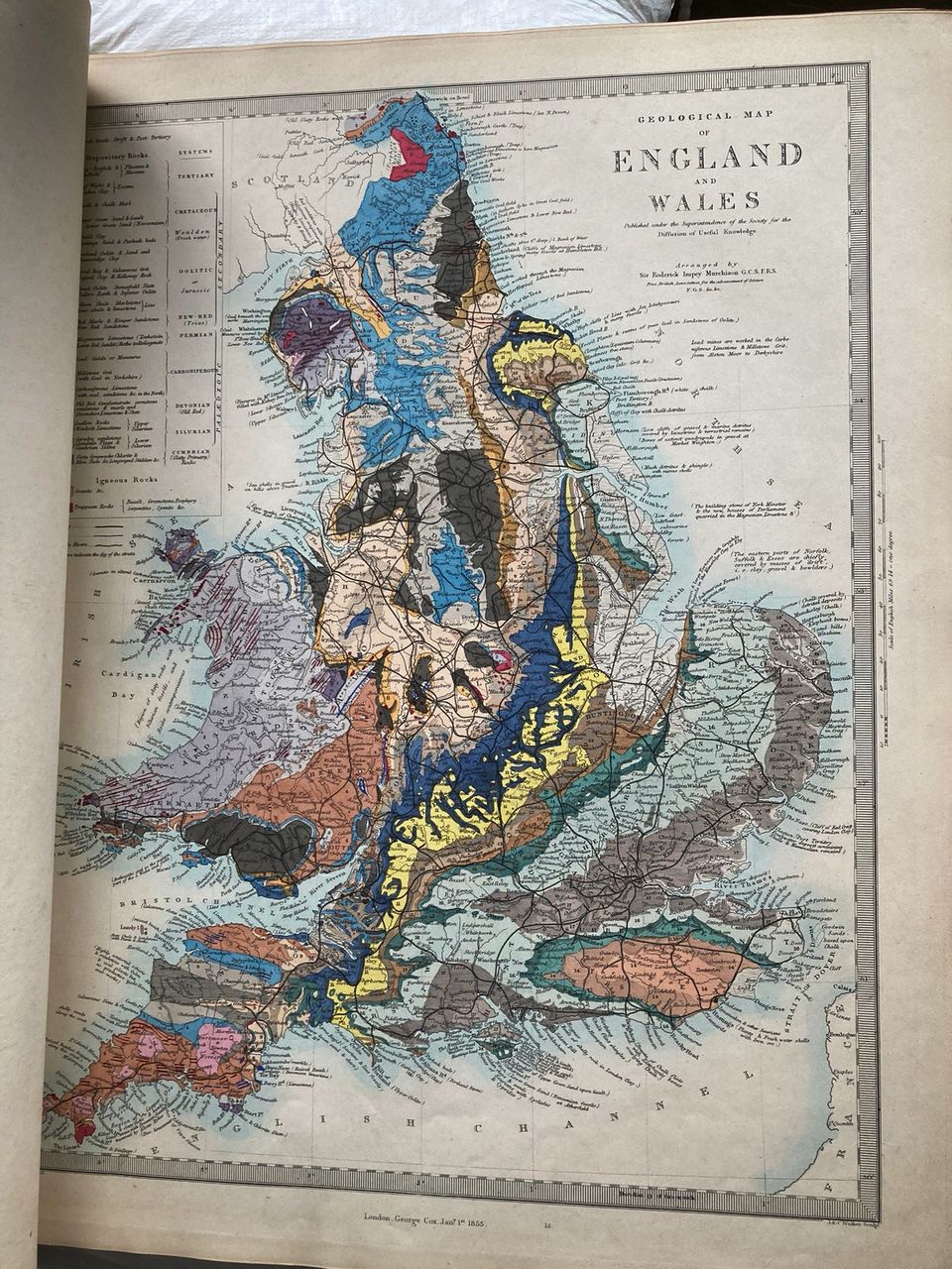 Британец нес книгу в библиотеку 50 лет
