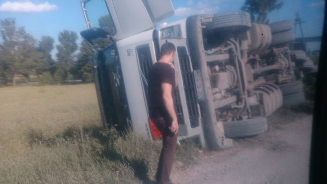 Accident in apropiere de Cahul. Un camion s-a rasturnat de pe traseu