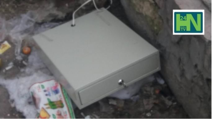 В Хынчештах воры вынесли из магазина кассовый аппарат