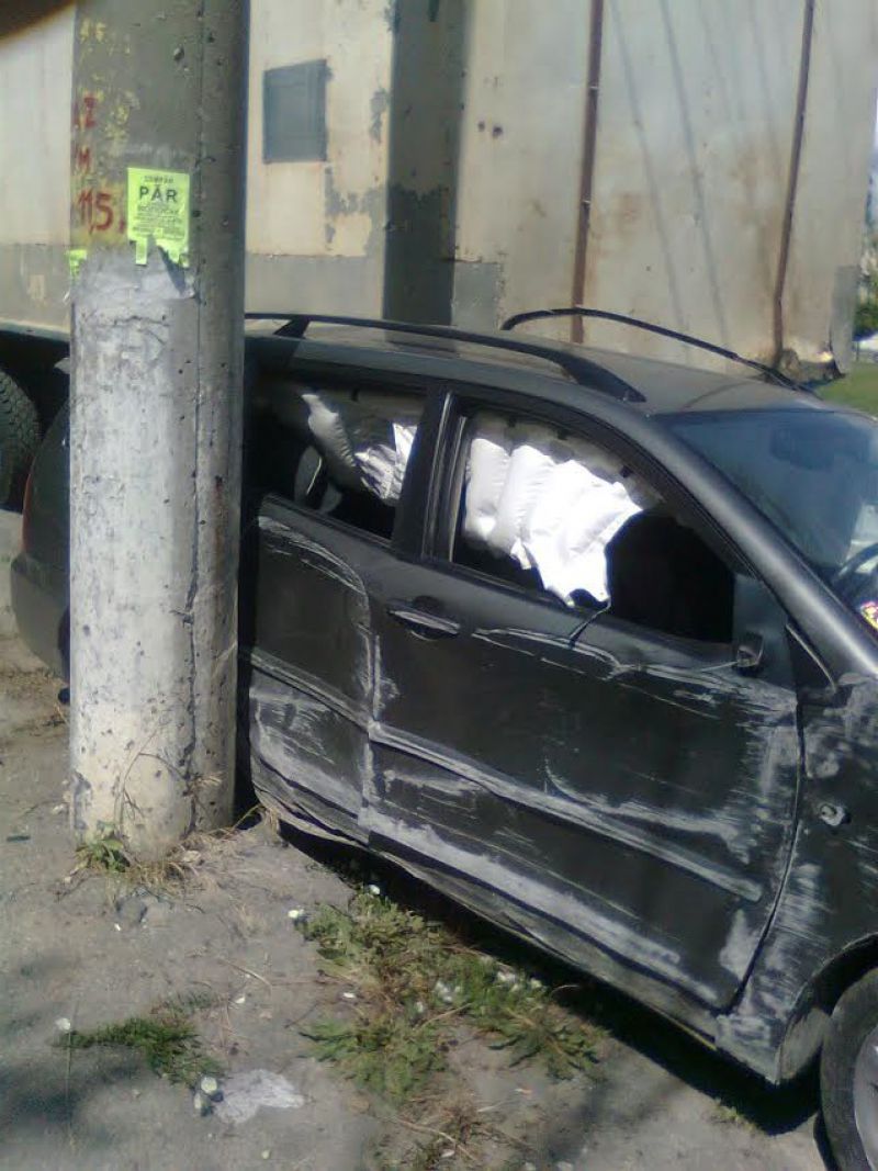 Accident groaznic: Remorca unui KamAZ a strivit o mașină. Ce a pățit șoferul