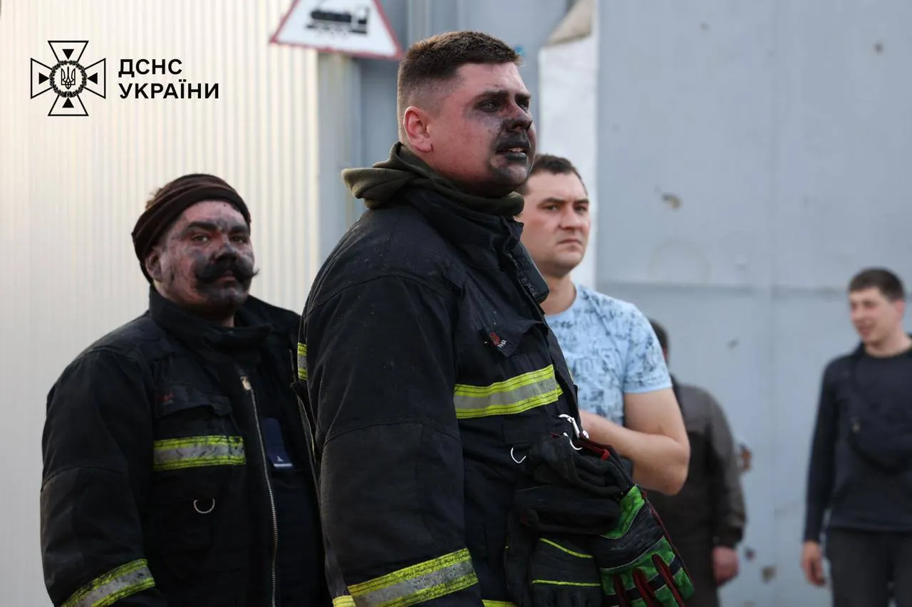Днепр попал под ракетный обстрел: повреждены детский сад, колледж и предприятие