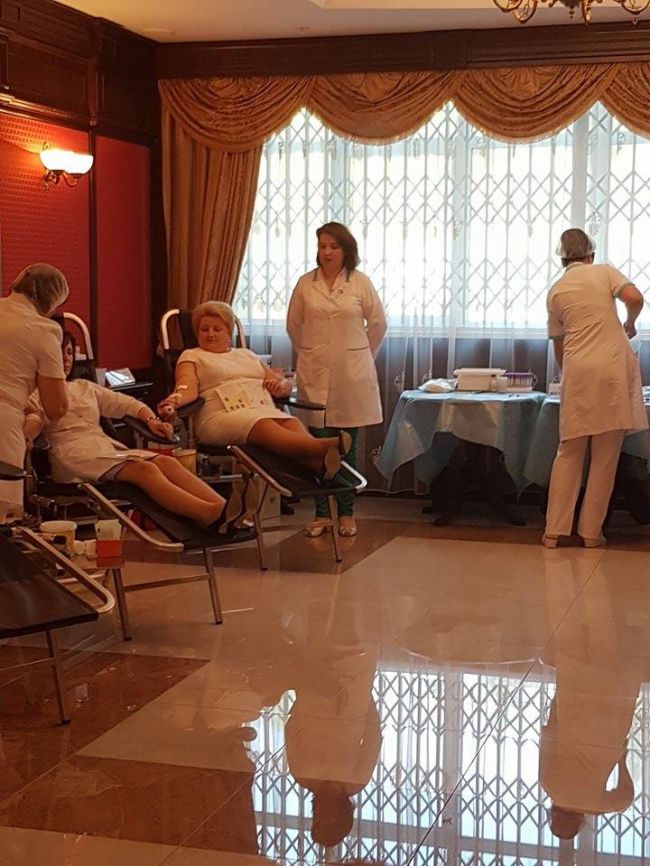 Aleşii poporului donează sânge pentru copii bolnavi
