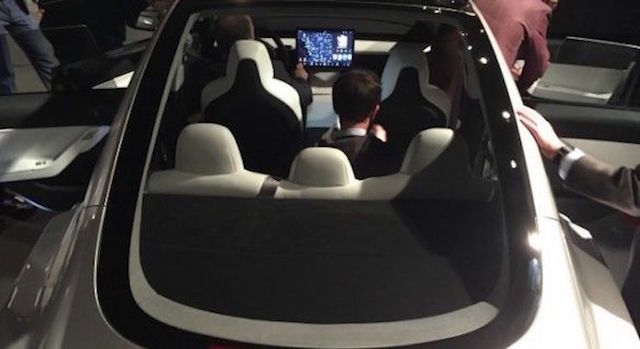 Cum se explică prețul mai mic al Tesla Model 3