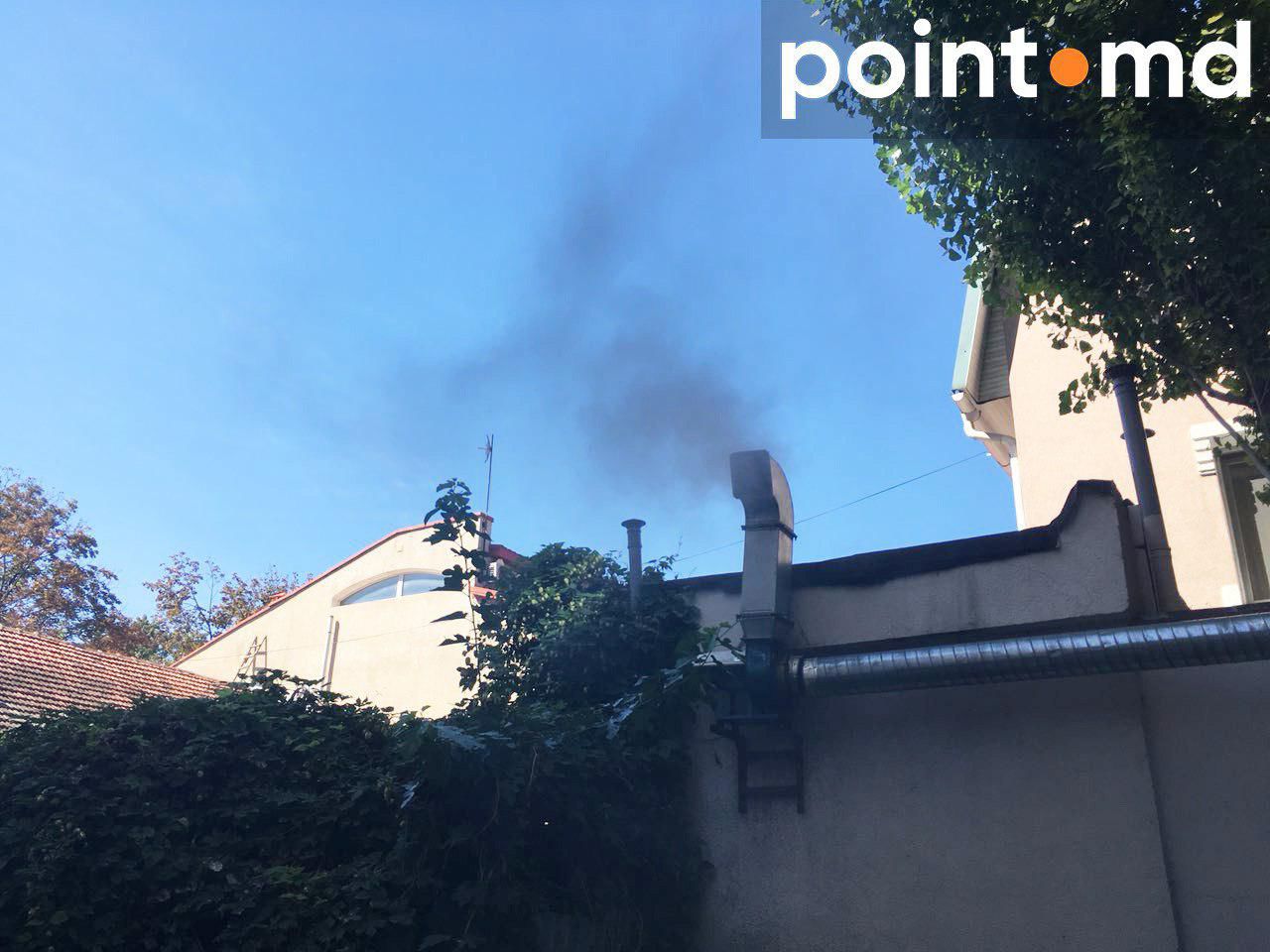 Под окнами поликлиники "дымит" вытяжка столичного ресторана