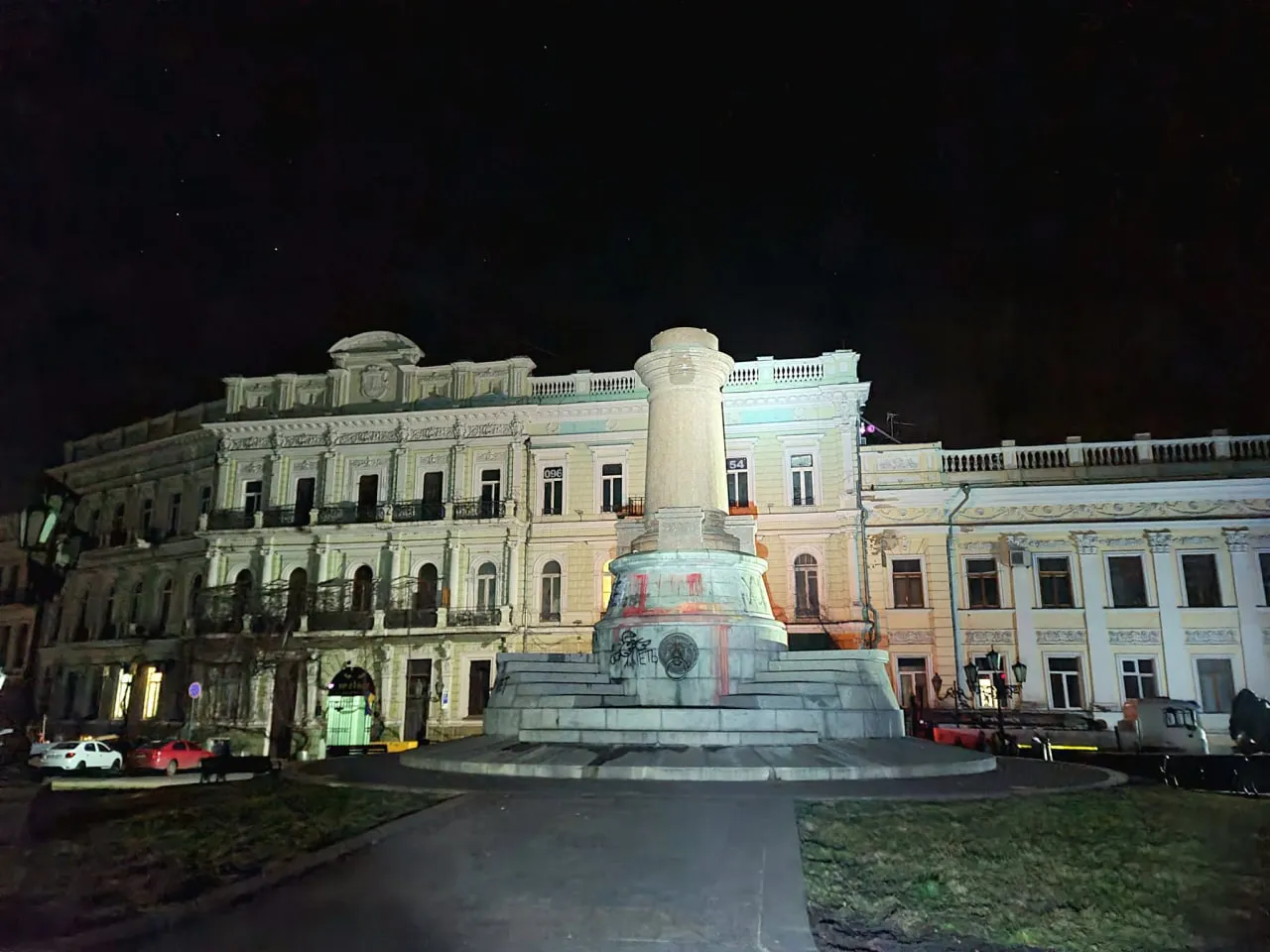 В Одессе ночью демонтировали памятник Екатерине II