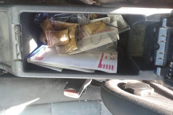 Наркотики обнаружили полицейские в припаркованном в Комрате автомобиле