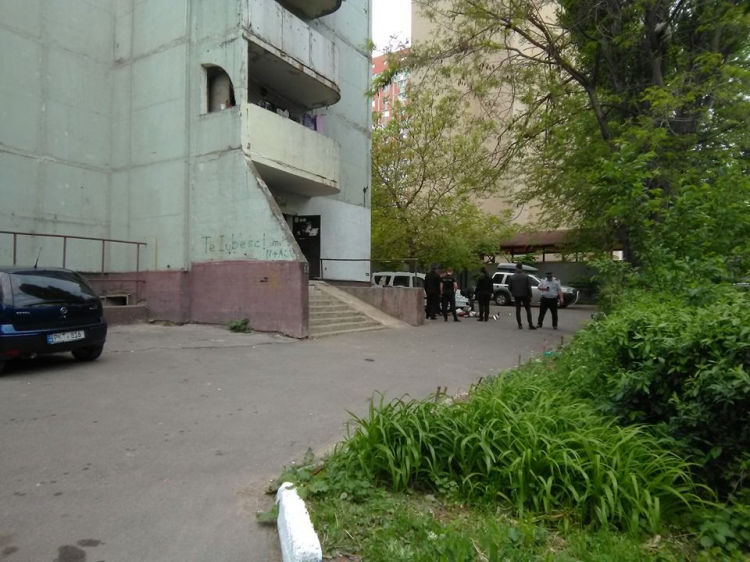На Буюканах погиб подросток, упав с многоэтажки