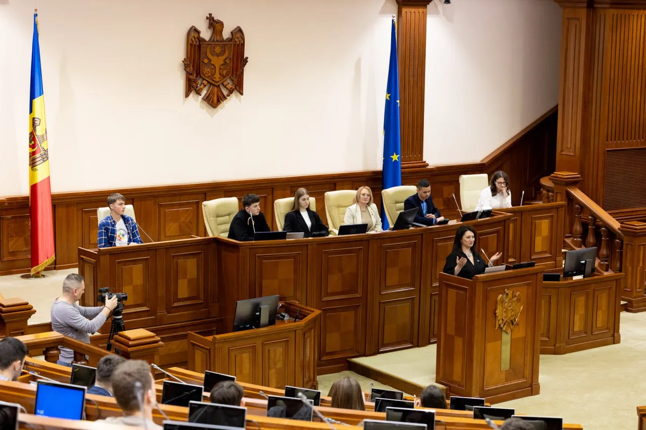 Феномен буллинга в учебных заведениях обсуждали в парламенте
