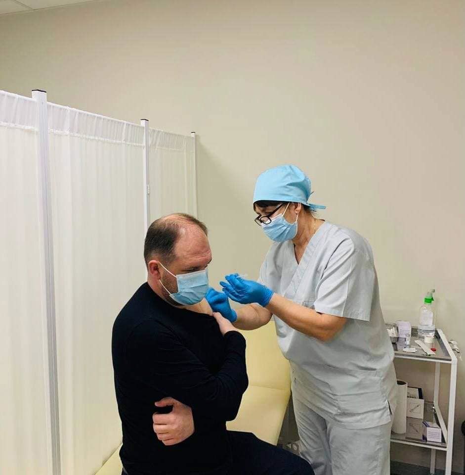 Чебан сделал бустерную дозу вакцины от COVID-19