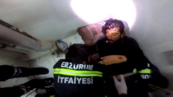 Incident bizar în Norvegia. Pompierii au salvat un tânăr care se băgase în vasul unei toalete publice și nu mai putea ieși