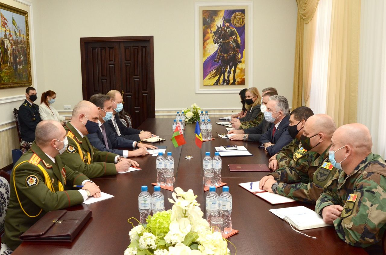 Новый военный атташе Беларуси представлен министру обороны Молдовы