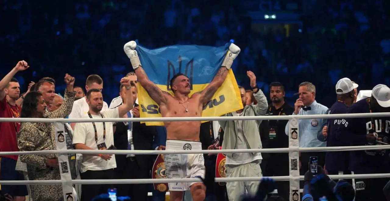 Усик зрелищно нокаутировал Дюбуа и сохранил чемпионские пояса