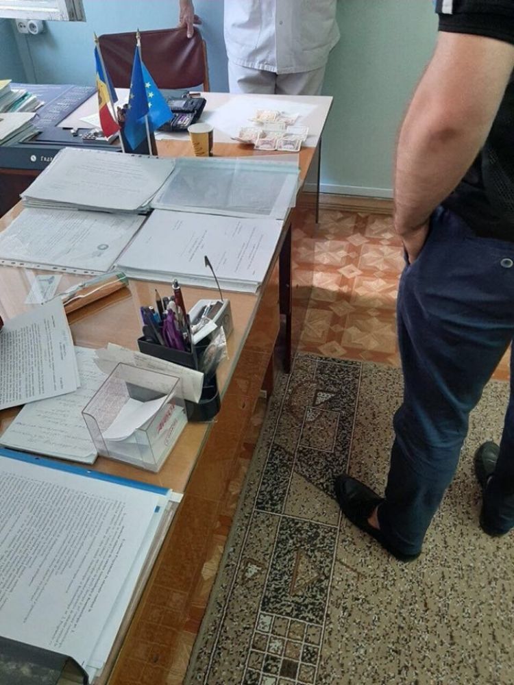 НЦБК задержал двух медиков столичной больницы "Святой Троицы"