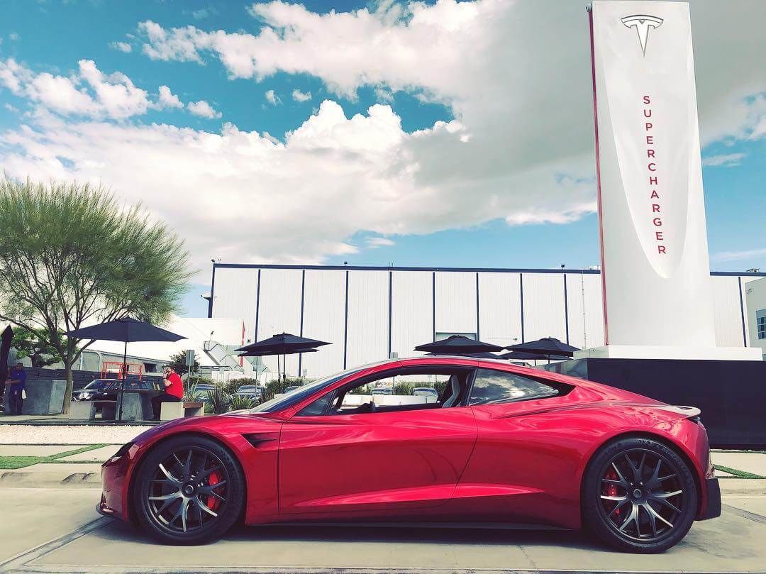 В Сети показали новый спорткар Tesla Roadster