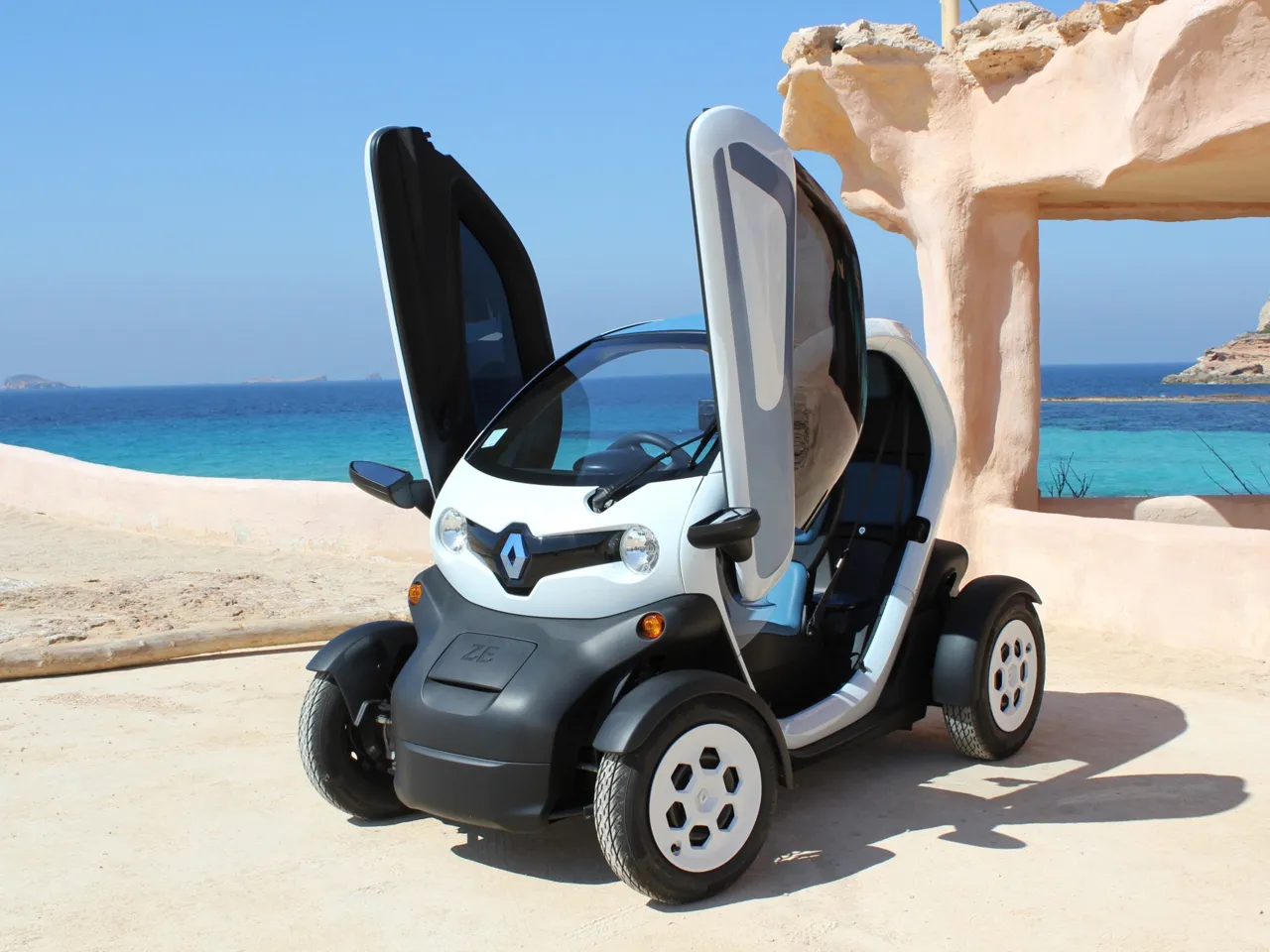 Самый дешевый и необычный электрокар Renault снимут с производства