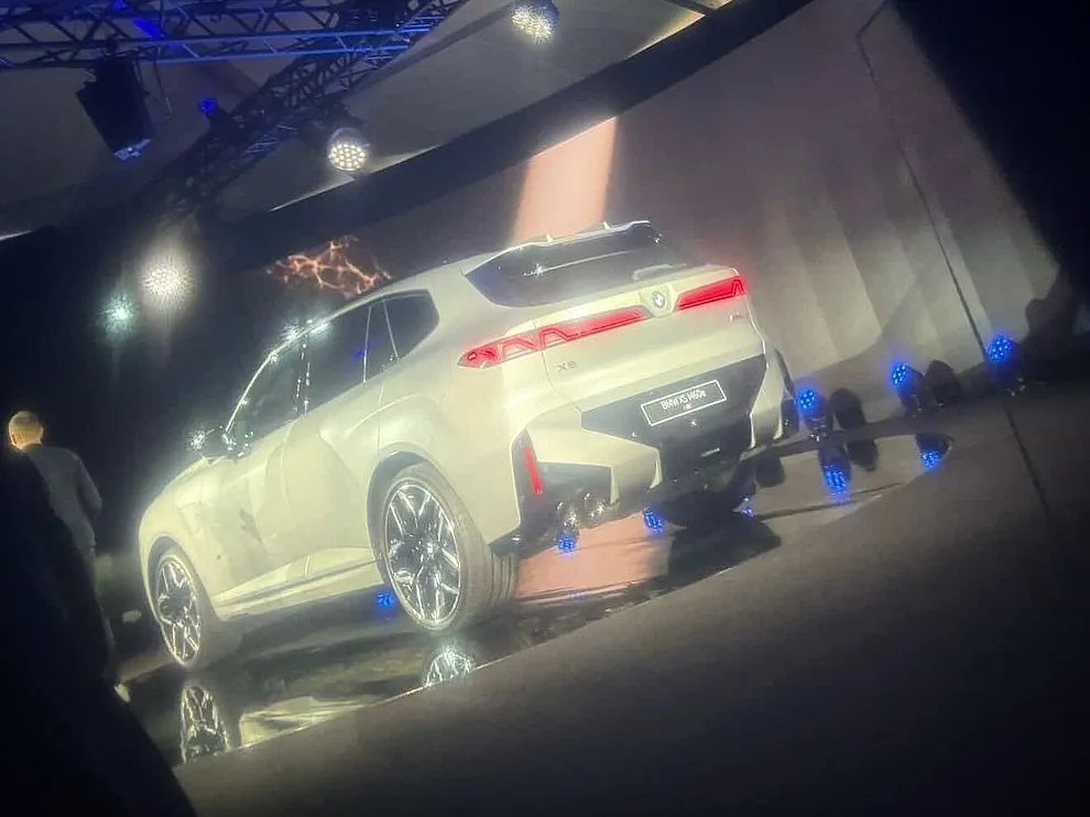 Новый BMW X5 сняли без камуфляжа: машину не узнать