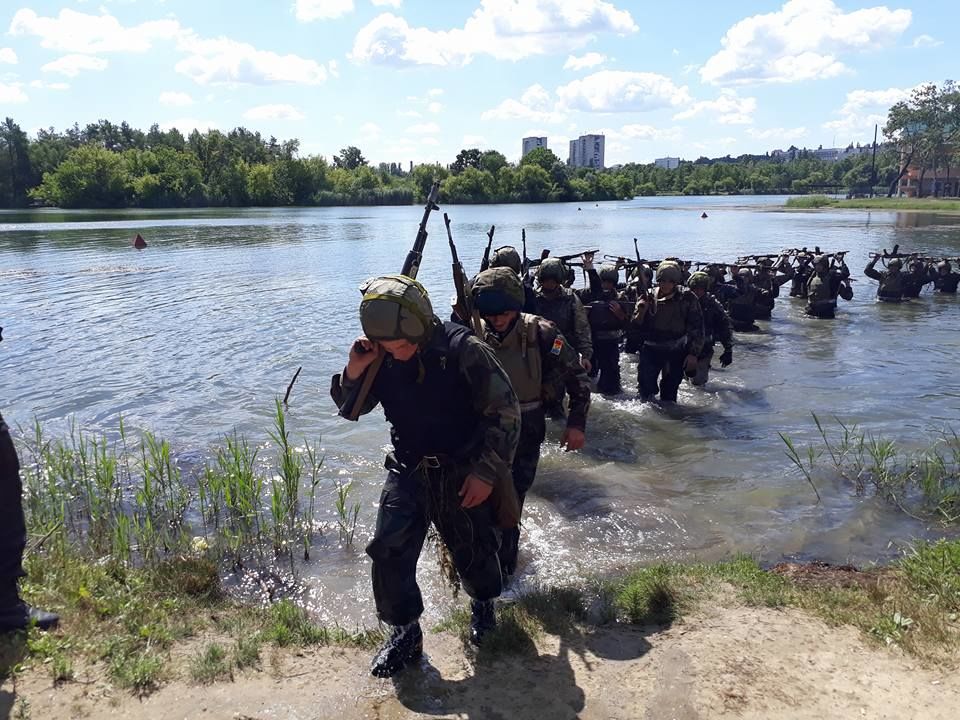 Молдавские спецназовцы поборолись за право носить черный берет